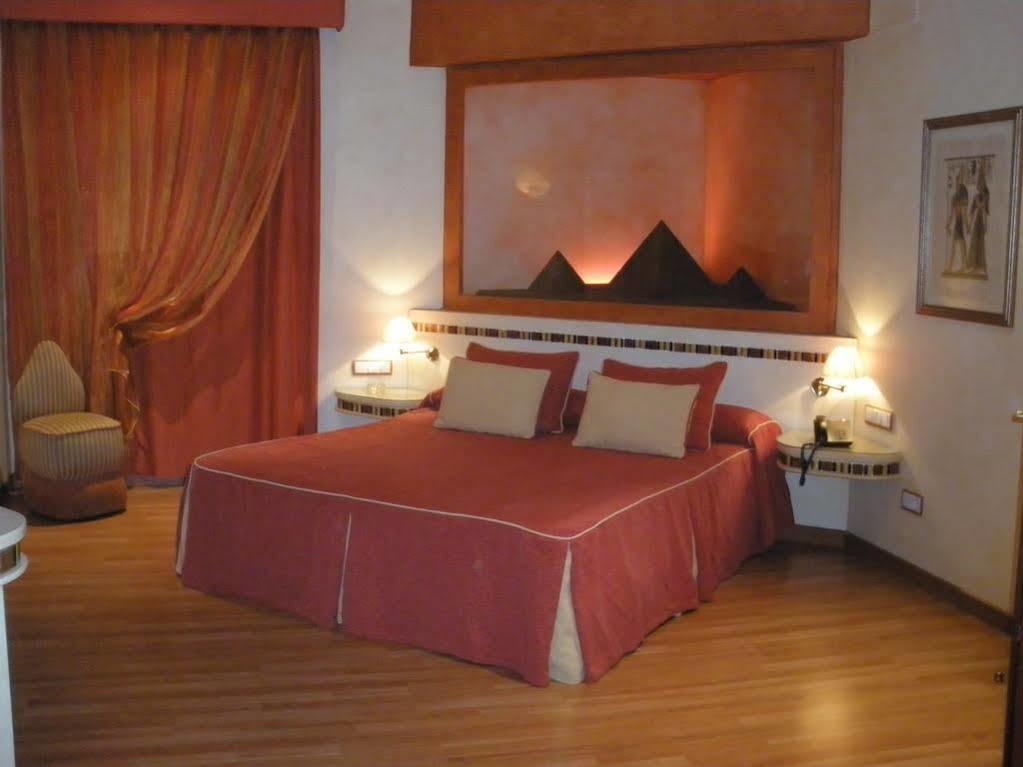 Hotel Alkalat Alcalá de Guadaira Eksteriør billede